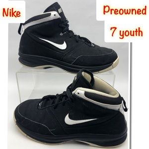 Nike Hi-top Basketball Sneakers size 7 youth